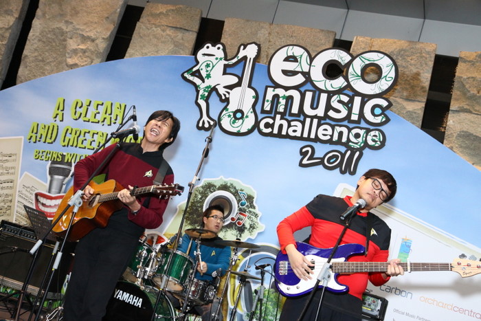  - NEA-Eco-Music-Challenge-2011-Finale-Julian-Kwok-rocking-it-out-in-a-Star-Trek-inspired-suit-with-his-band