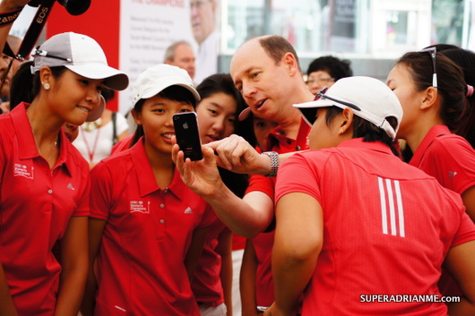 Darren Friedlander, Head of Marketing, HSBC sharing the iPhone Augmented Reality application with members of the Players from HSBC Women's Champions Singapore Qualifying Tournament 2011
