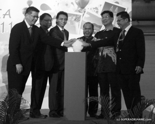 Travel Malaysia 2011 - Malaysian High Commissioner to Singapore (Centre) with other VIPs officiating the launch of Travel Malaysia 2011