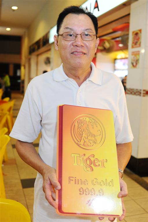 Lee Hon Meng, first winner of Tiger Beer's gold giveaway