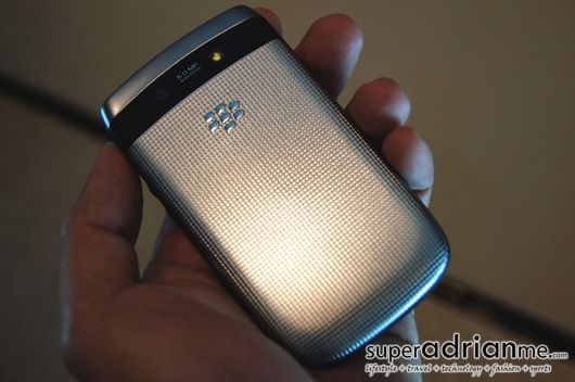 BlackBerry Torch 9810 - Back closed