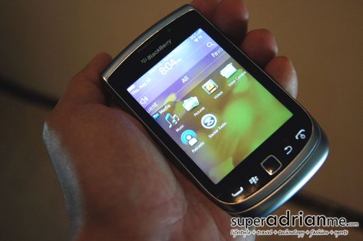 BlackBerry Torch 9810 - Front closed