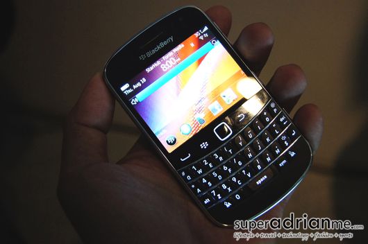 BlackBerry Bold 9900 - Front