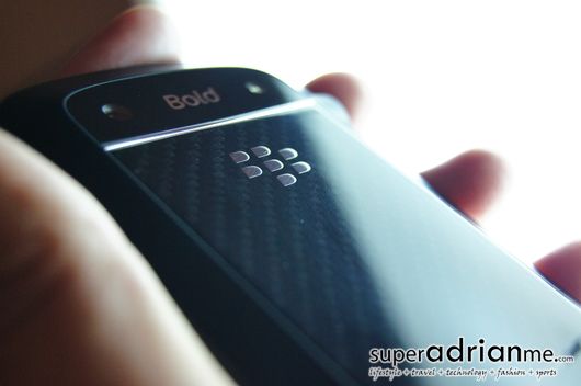 BlackBerry Bold 9900 - Back close up