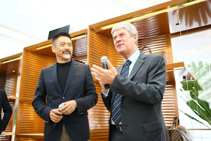Chow Yuan Fatt with Yves Carcelle