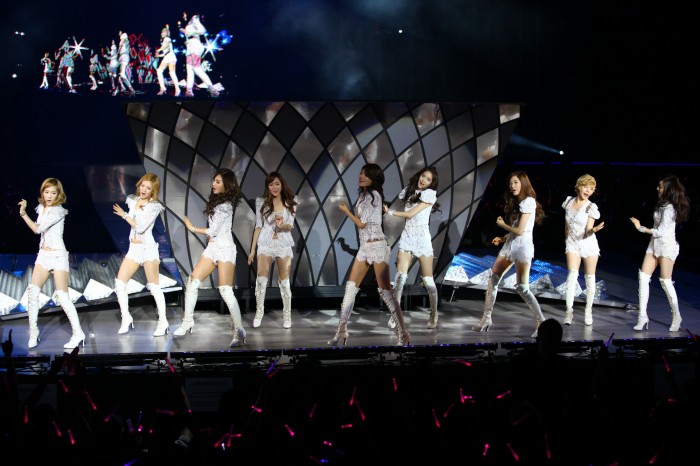 Girl's Generation Concert Tour 2011 (Credit - Running Into The Sun-Raymond Phang)