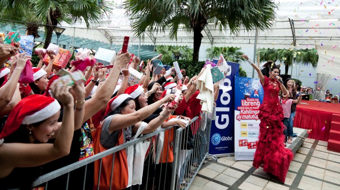 146 participants from Singapore with 4239 participants from Taiwan, Hong Kong and Manila including broke the previous world record for gift exchanges.