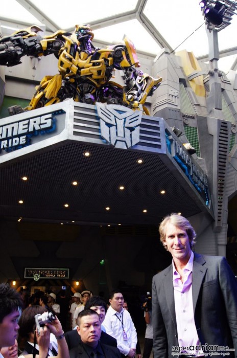 TRANSFORMERS The Ride - Michael Bay with Bumble Bee