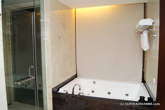 The 6 jet jacuzzi bath tub in the Myanmar Villa: Pullman Sanya Yalong Bay Resort and Spa