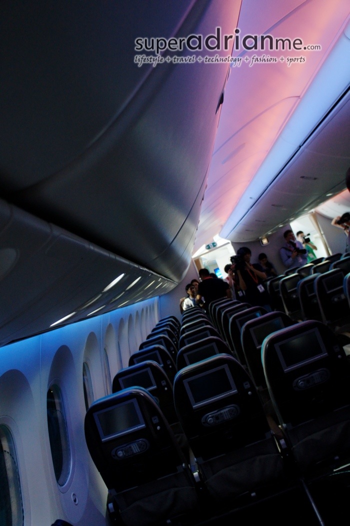 Boeing 787-8 Dreamliner ZA003 - Different types of mood lighting