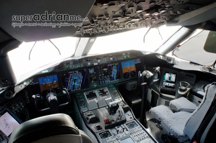Boeing 787-8 Dreamliner ZA003 - Cockpit