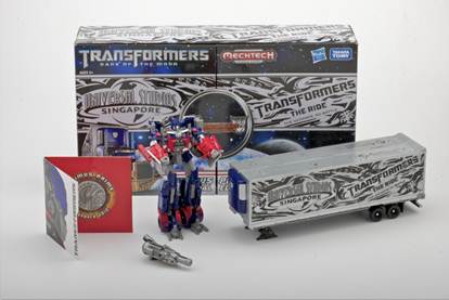 CybertronCon - Exclusive coin and Optimus Prime