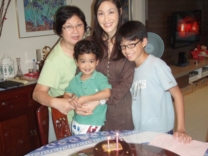 Amy Cheng with her mum and kids