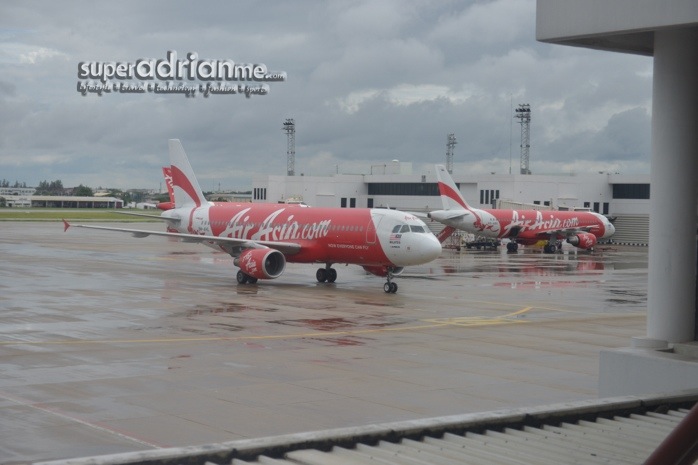 AirAsia Aircraft at Don Mueang International Airport (Bangkok) 08102012