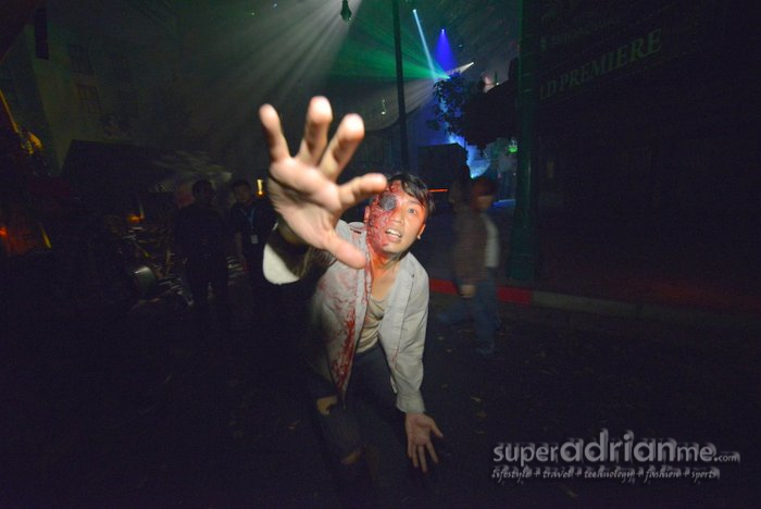 Universal Studios Singapore - Halloween Horror Nights 2012 - Dennis in costume