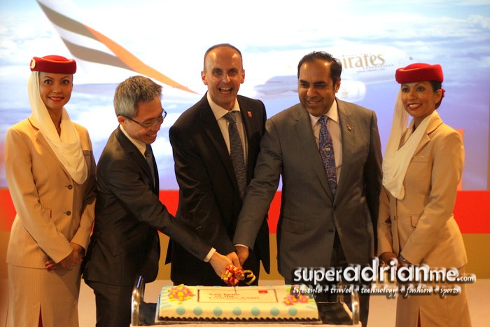 VIPs Cutting Cake to Celebrate the Emirates Singapore - Dubai Airbus 380 Flight