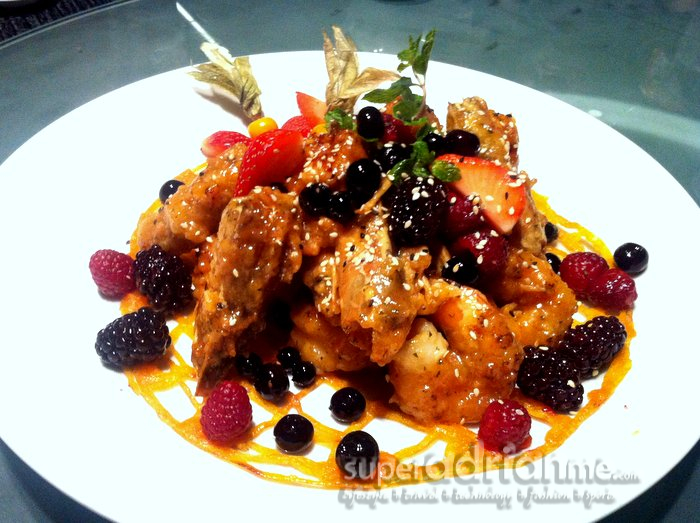 Chinese New Year Dining: Azur, Crowne Plaza Changi Airport - Wok Fried Sea Prawns with Mixed Berries Infused with Margarine and Milk