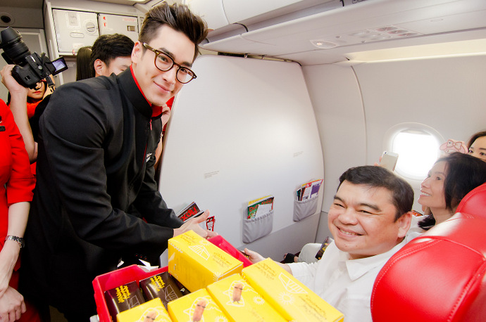 Nadech Kugimiya - AirAsia Bangkok-Phitsanulok